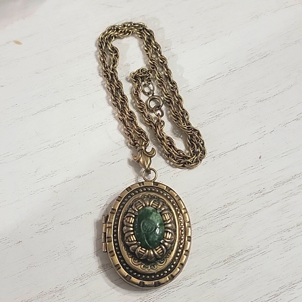 Vintage Green Scarab Locket Antique Gold Tone Pendant On Rope Necklace